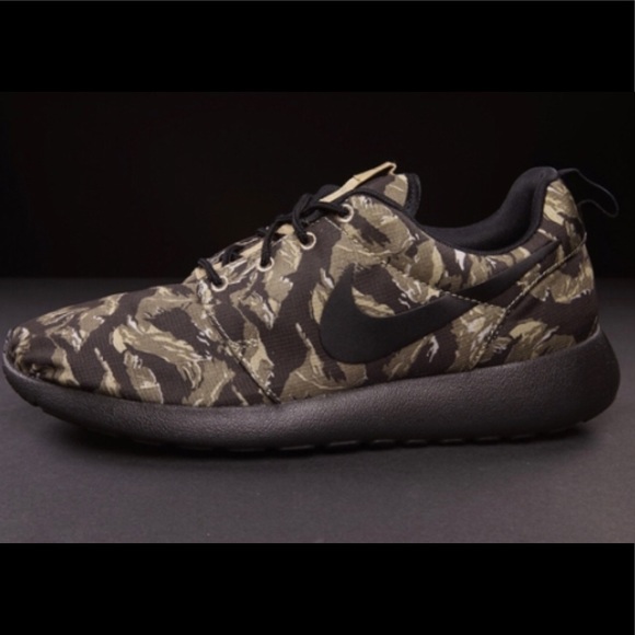Nike Other - Tiger Camo Roshe Run